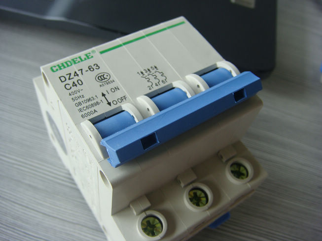 DZ47系列斷路器 C63與DZ47-63/16A的性能對比與應(yīng)用解析